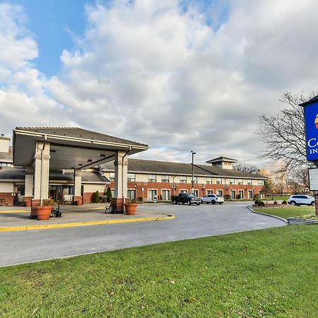Comfort Inn & Suites Ambassador Bridge Windsor Buitenkant foto