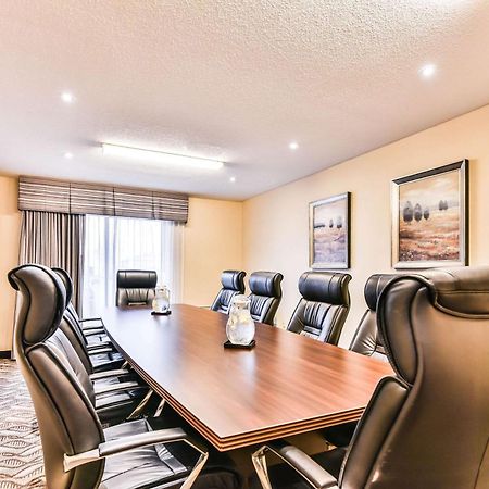 Comfort Inn & Suites Ambassador Bridge Windsor Buitenkant foto