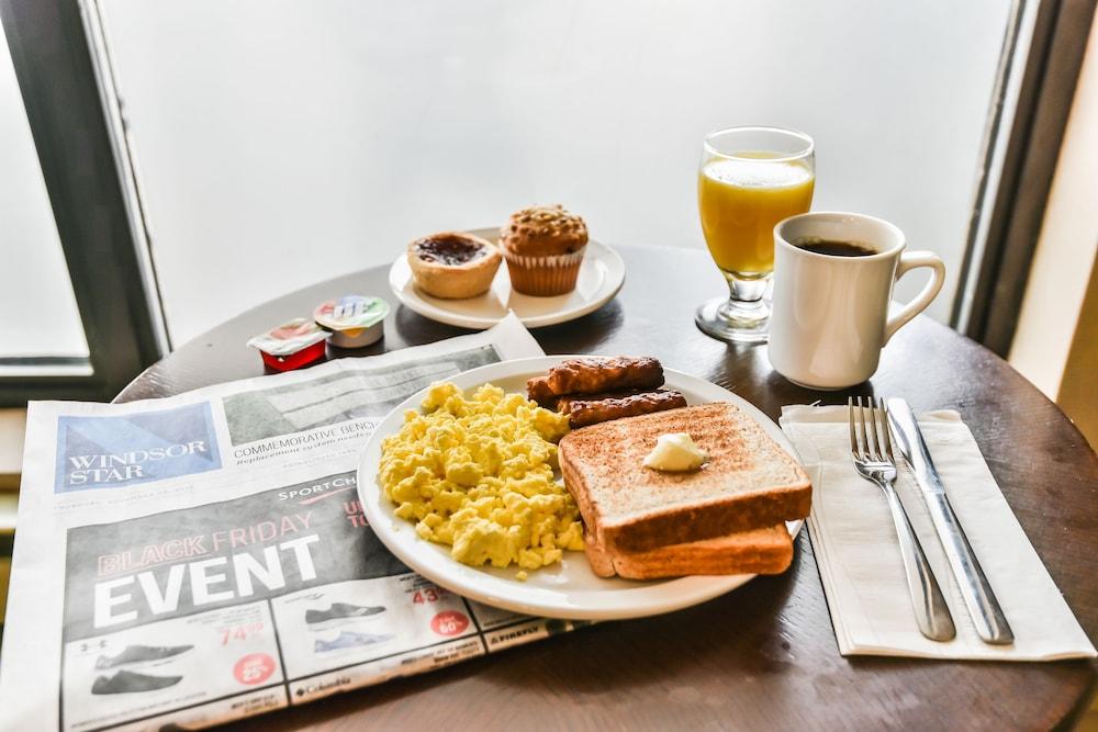 Comfort Inn & Suites Ambassador Bridge Windsor Buitenkant foto