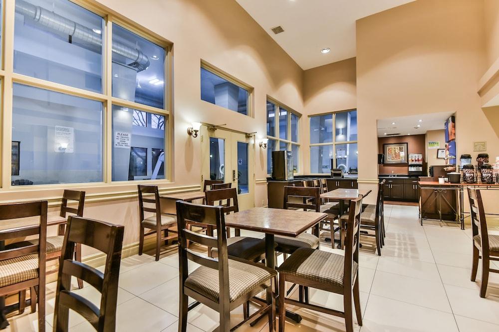 Comfort Inn & Suites Ambassador Bridge Windsor Buitenkant foto