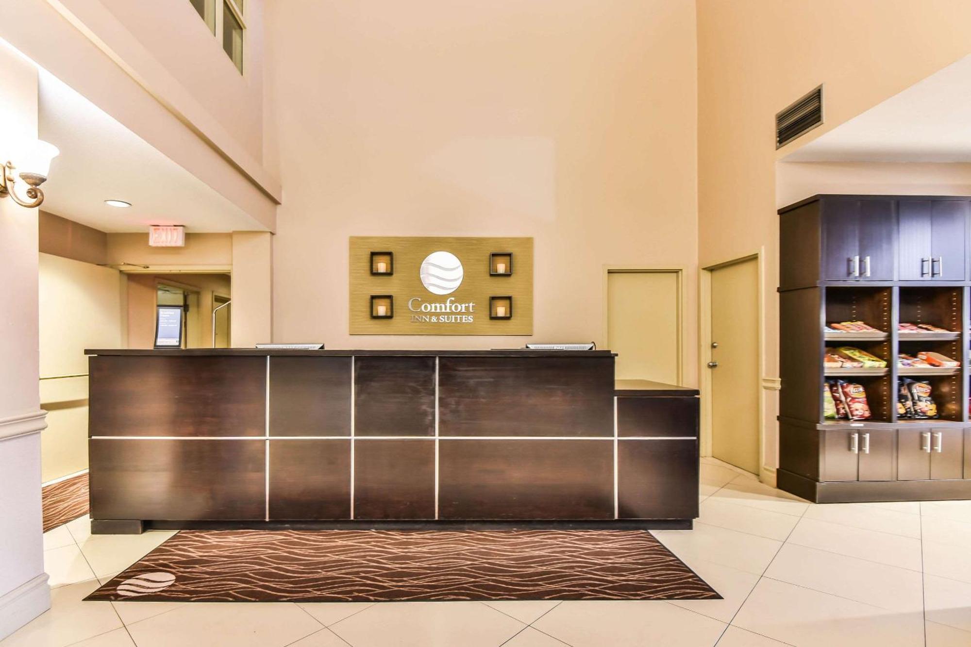 Comfort Inn & Suites Ambassador Bridge Windsor Buitenkant foto