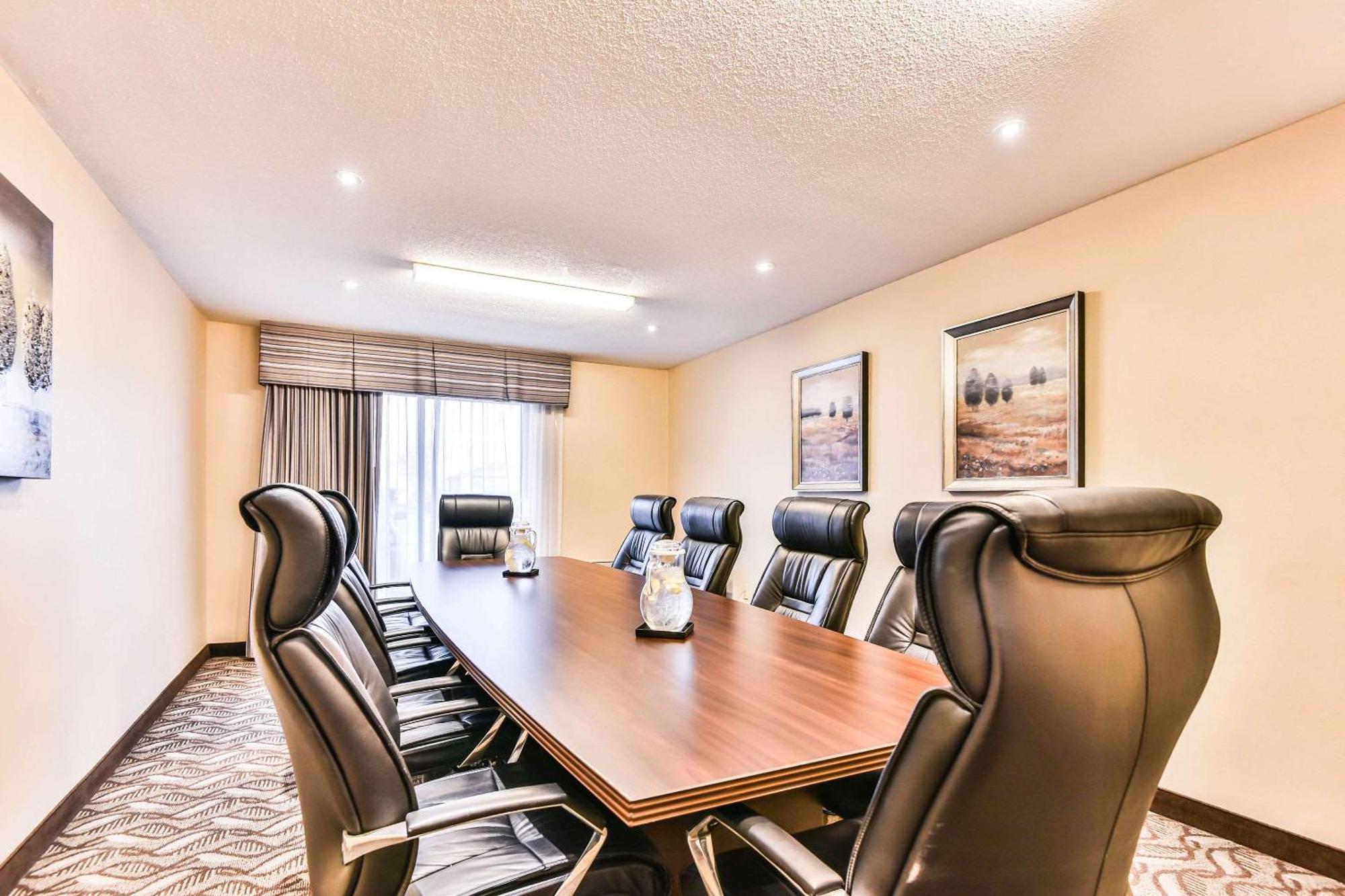 Comfort Inn & Suites Ambassador Bridge Windsor Buitenkant foto