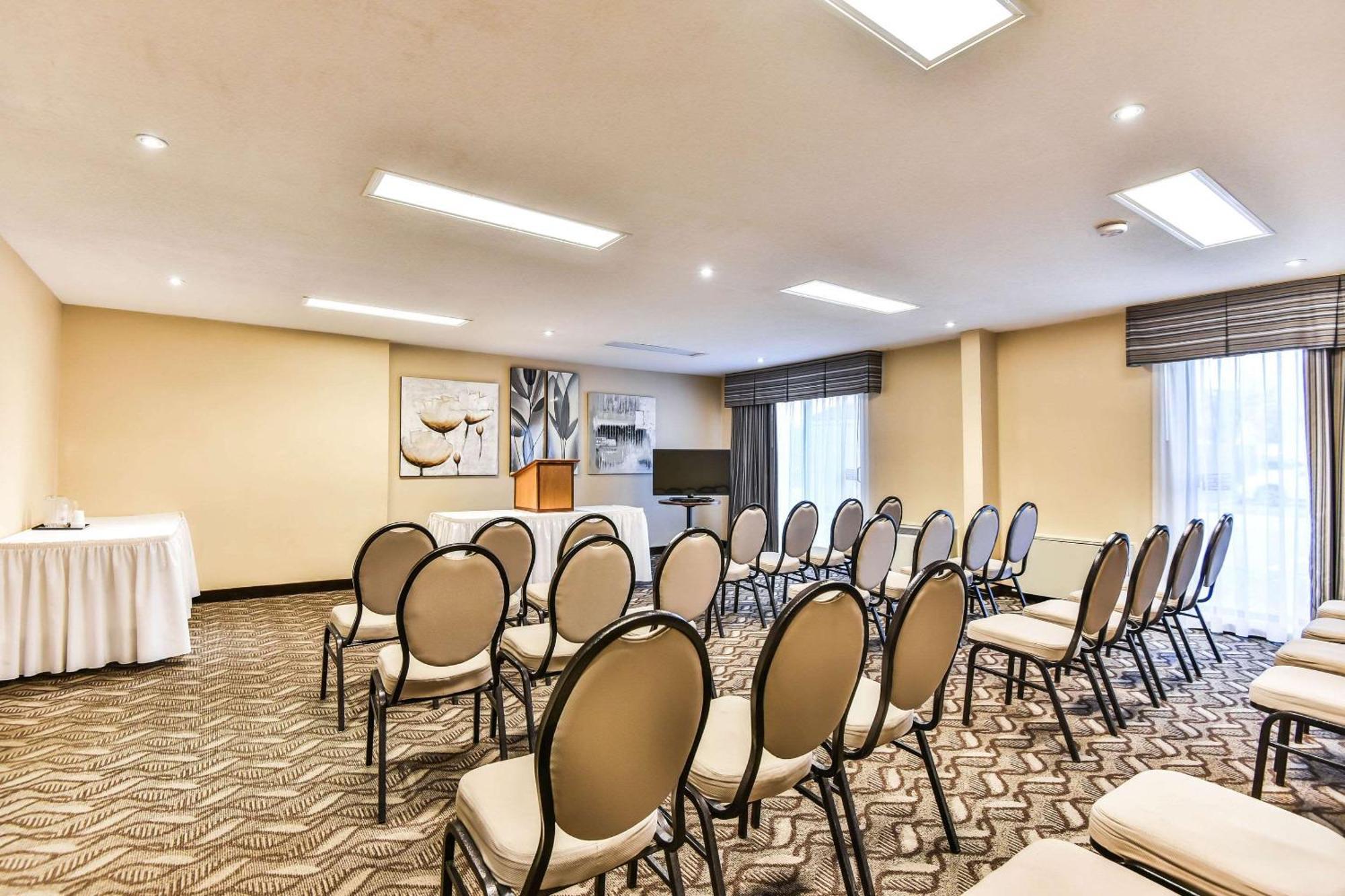 Comfort Inn & Suites Ambassador Bridge Windsor Buitenkant foto