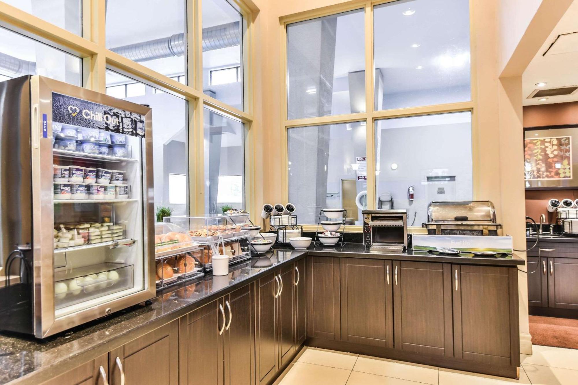 Comfort Inn & Suites Ambassador Bridge Windsor Buitenkant foto