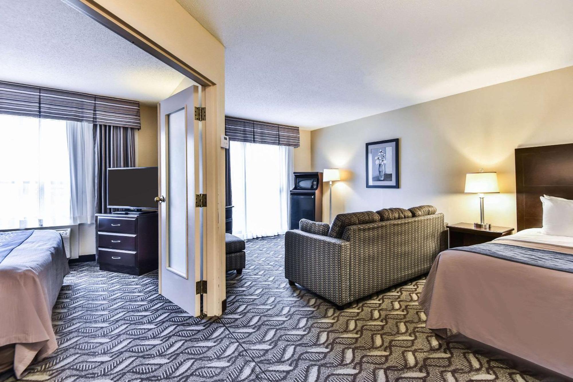 Comfort Inn & Suites Ambassador Bridge Windsor Buitenkant foto