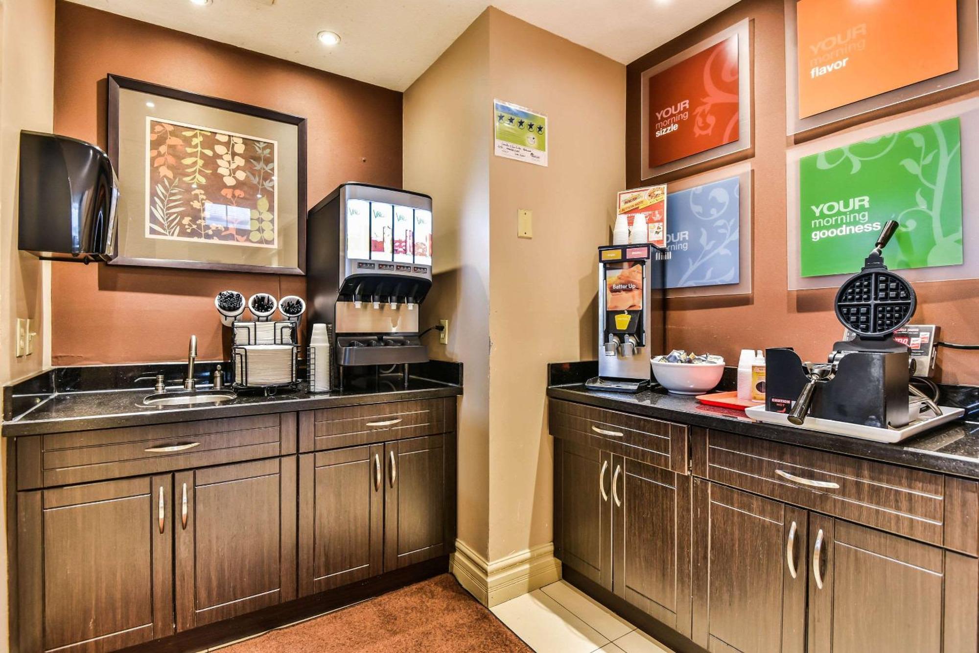 Comfort Inn & Suites Ambassador Bridge Windsor Buitenkant foto
