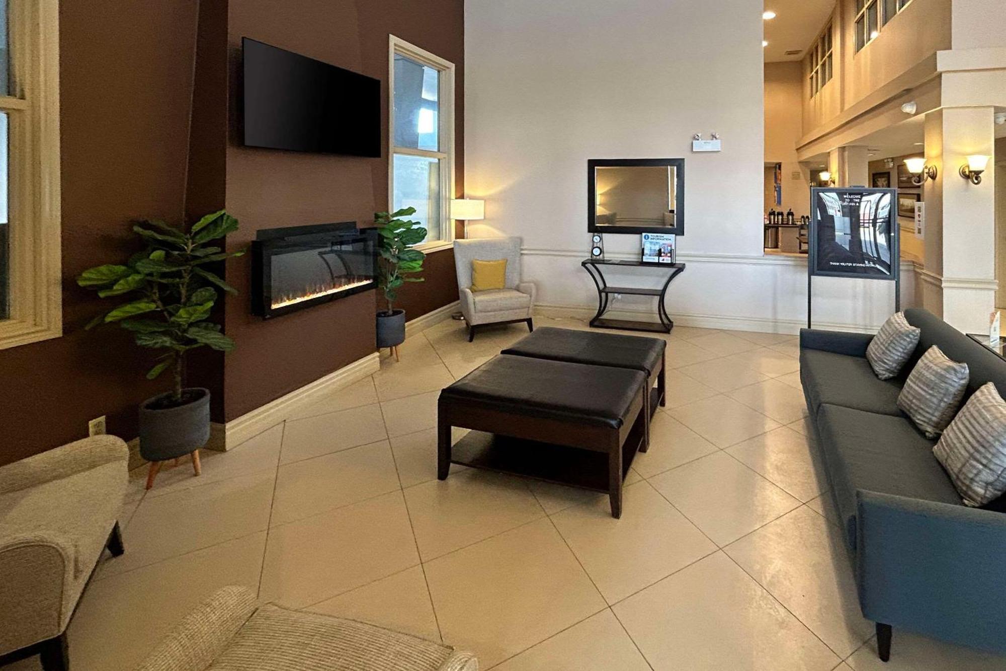 Comfort Inn & Suites Ambassador Bridge Windsor Buitenkant foto