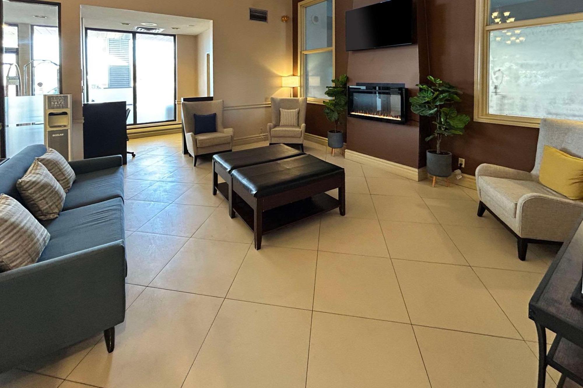 Comfort Inn & Suites Ambassador Bridge Windsor Buitenkant foto