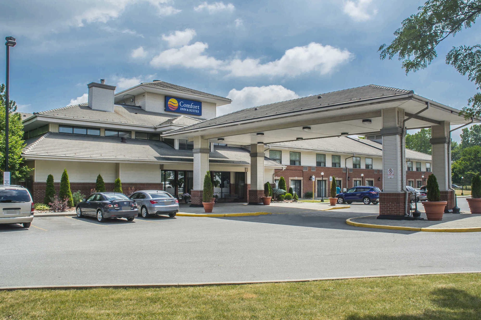 Comfort Inn & Suites Ambassador Bridge Windsor Buitenkant foto