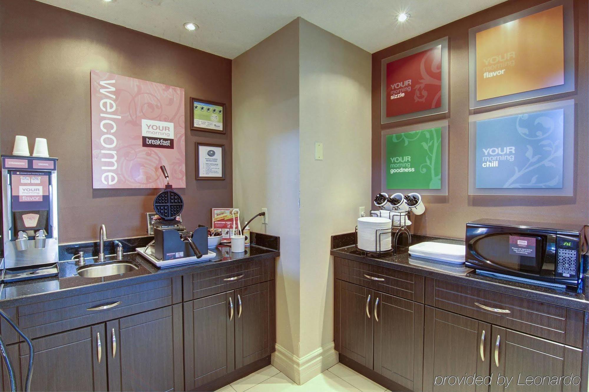 Comfort Inn & Suites Ambassador Bridge Windsor Buitenkant foto