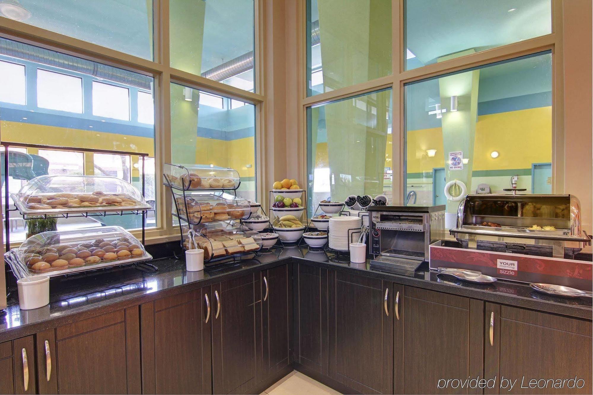 Comfort Inn & Suites Ambassador Bridge Windsor Buitenkant foto