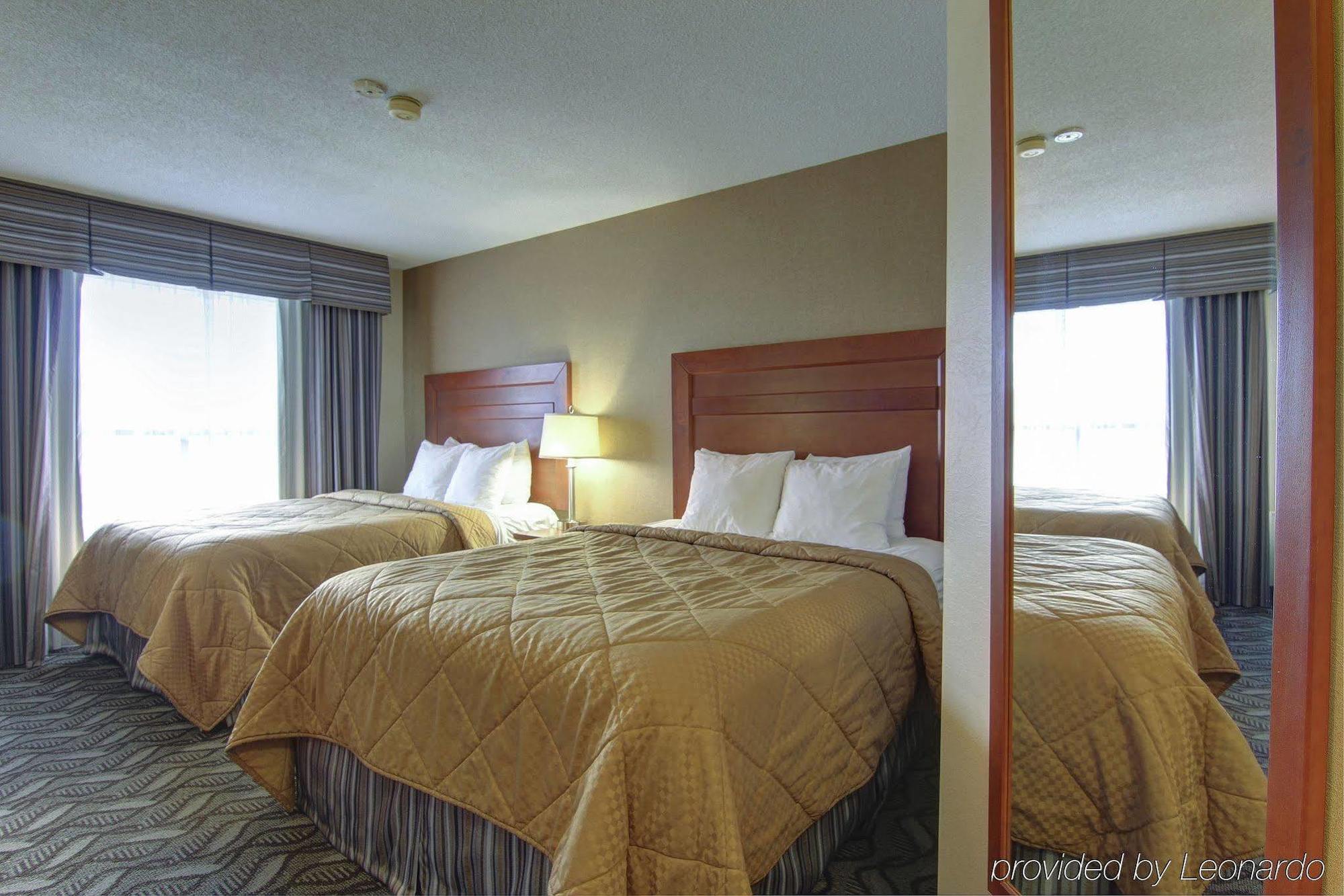 Comfort Inn & Suites Ambassador Bridge Windsor Buitenkant foto