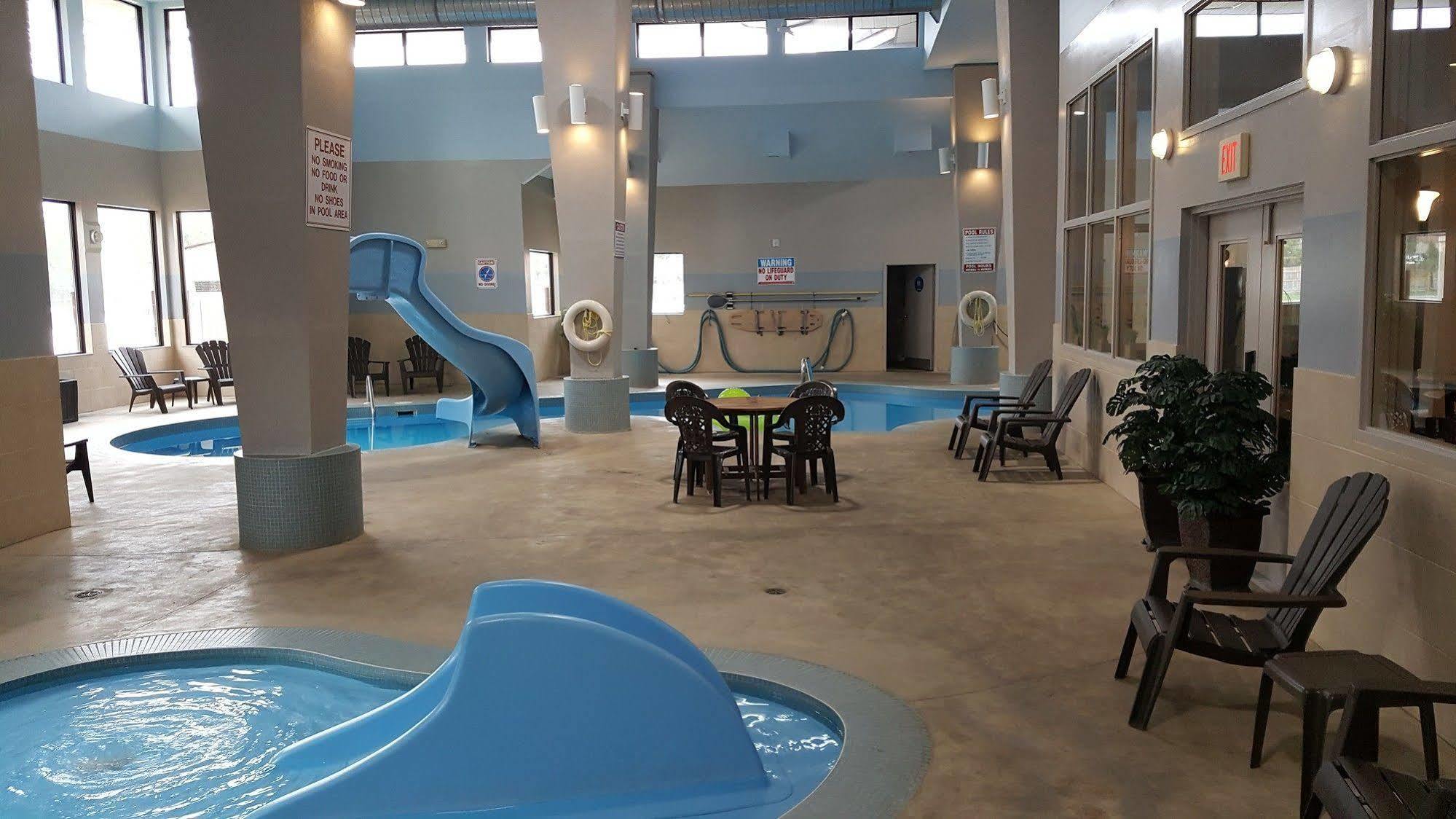 Comfort Inn & Suites Ambassador Bridge Windsor Buitenkant foto